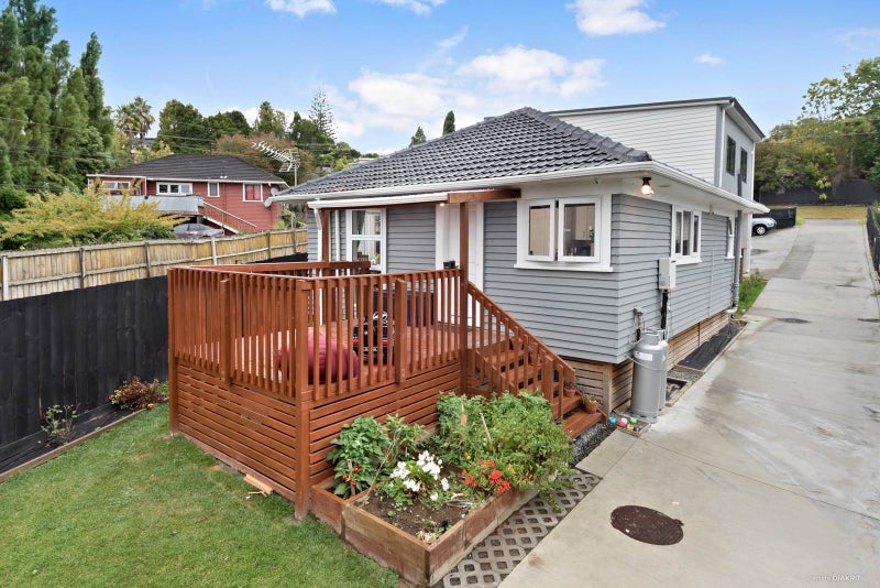 17D Seymour Road, Sunnyvale, Auckland - Carousel 1