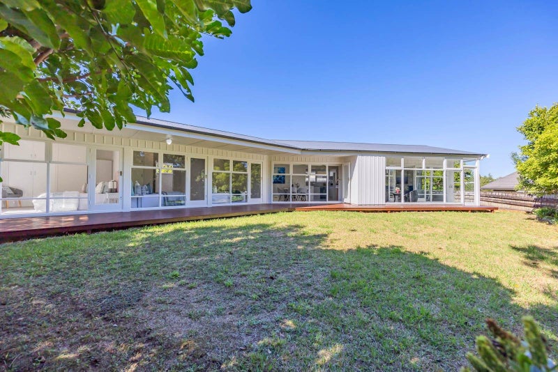 1/11 Anne McLean Drive, Bayview, Auckland - Carousel 1