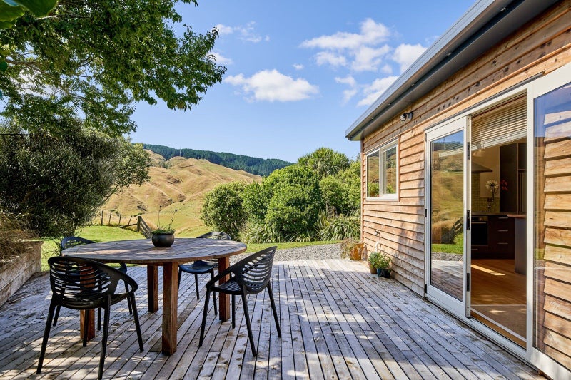 343 Takapu Road, Takapu Valley, Wellington - Carousel 1