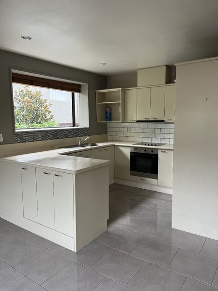 2/44 Jeffreys Road, Fendalton, Christchurch - Carousel 1