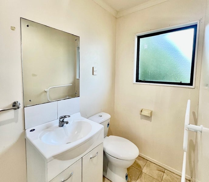 23 Springside Place, New Lynn, Auckland - Carousel 11