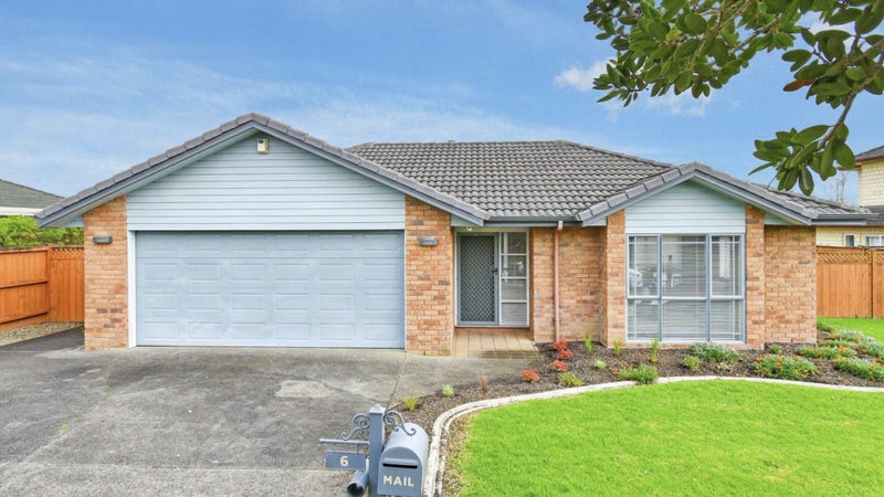 6 Fergy Crescent, Wattle Downs, Auckland - Carousel 1