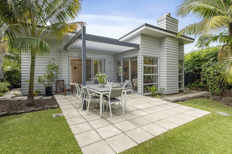 4A Greenwoods Close, Titirangi, Auckland - Carousel 2