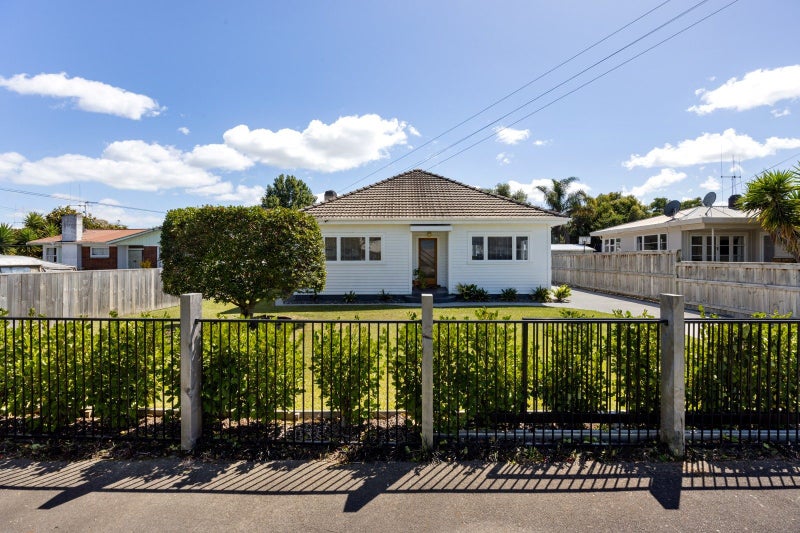 14 Winter Street, Fairfield, Hamilton - Carousel 1