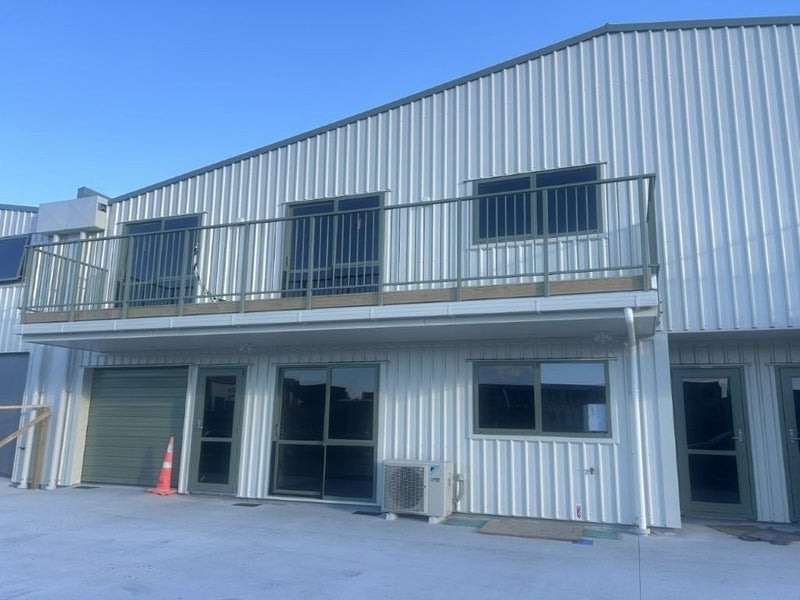 2/6 De Havilland Drive, Goodwood Heights, Auckland - Carousel 2