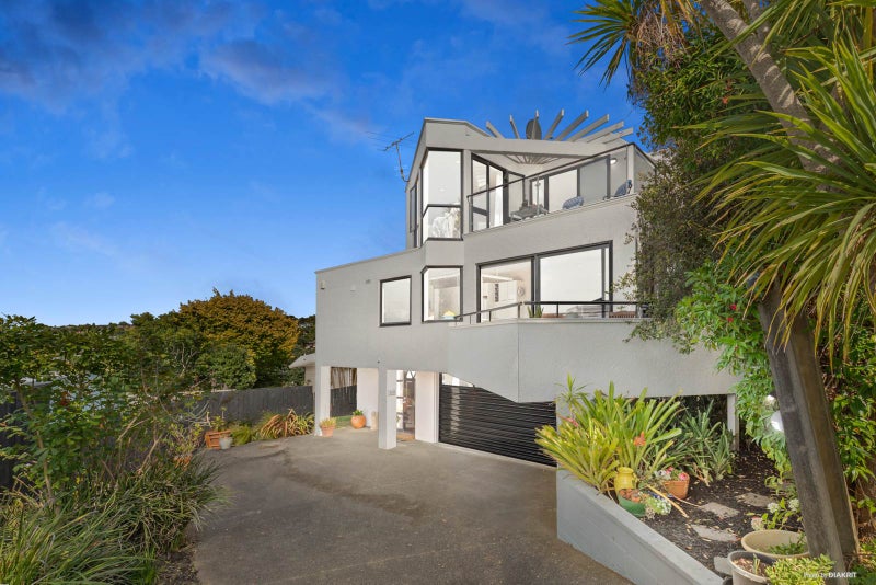 2/16 Gulf View Road, Murrays Bay, Auckland - Carousel 1