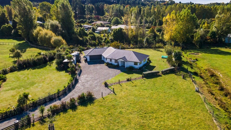 231 Westdale Road, Redwood Valley - Carousel 1