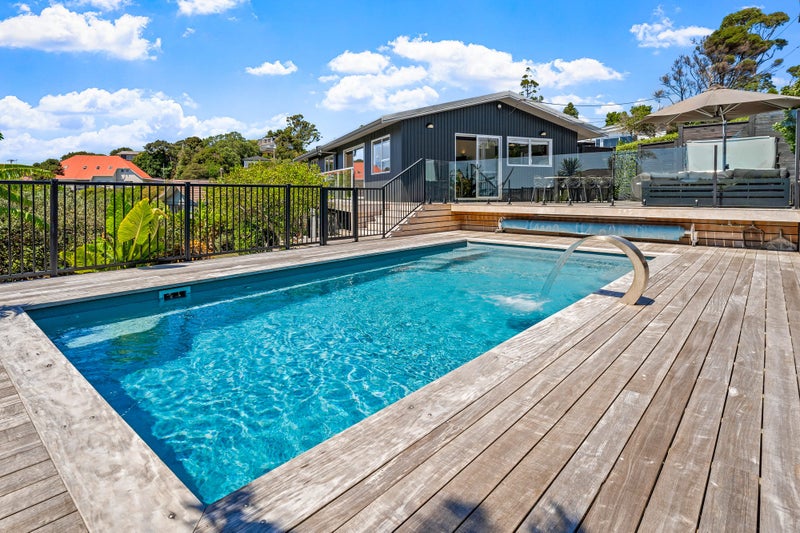 300 Whangaparaoa Road, Stanmore Bay, Whangaparaoa - Carousel 2