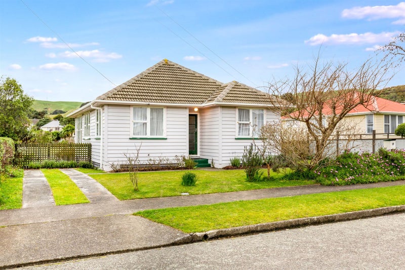 19 D'Urville Street, Cannons Creek, Porirua - Carousel 1