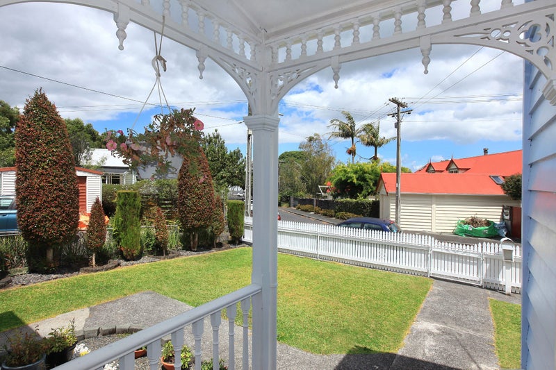 7 Wolseley Street, Morningside, Auckland - Carousel 2