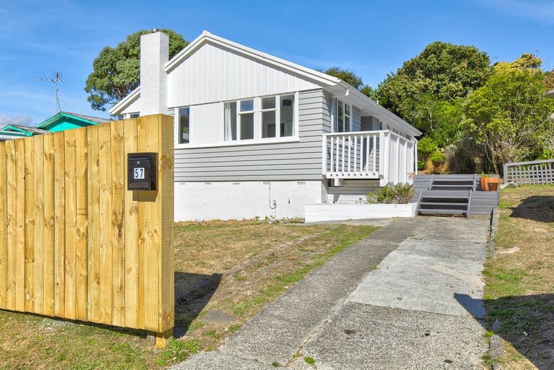 57 Rangituhi Crescent, Takapuwahia, Porirua - Carousel 1