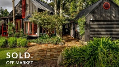 24 Hollywood Avenue, Titirangi, Auckland - Carousel 1