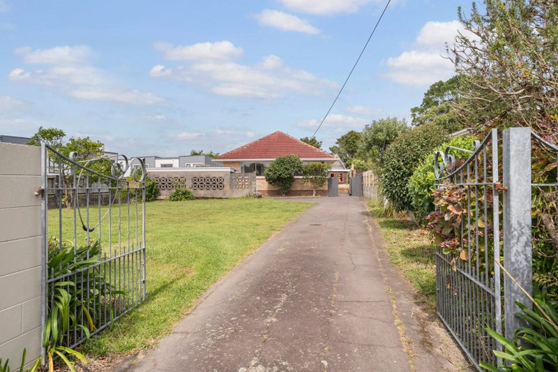 186 Rangatira Road, Beach Haven, Auckland - Carousel 23