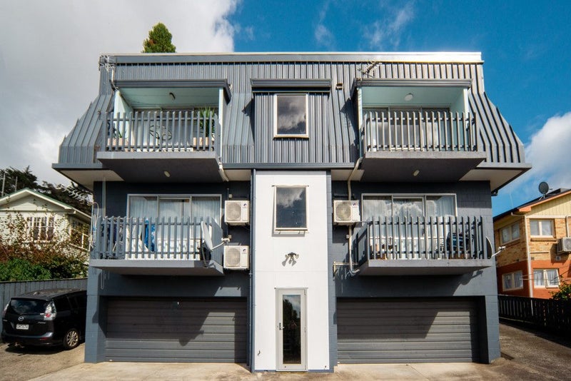 4/2 Ruakiwi Road, Hamilton Lake, Hamilton - Carousel 1