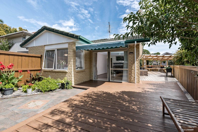 2/21 Santiago Crescent, Unsworth Heights, Auckland - Carousel 1