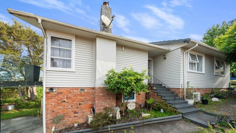91 Stottholm Road, Titirangi, Auckland - Carousel 1