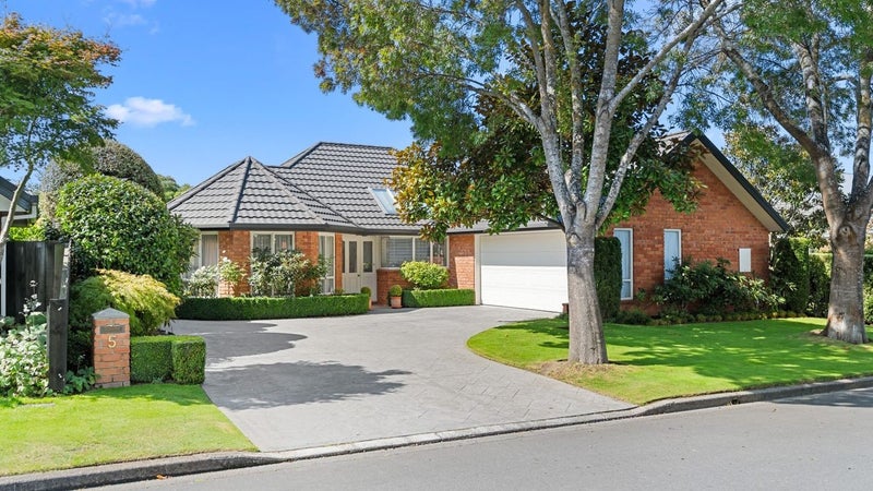 5 Amesbury Mews, Avonhead, Christchurch - Carousel 1