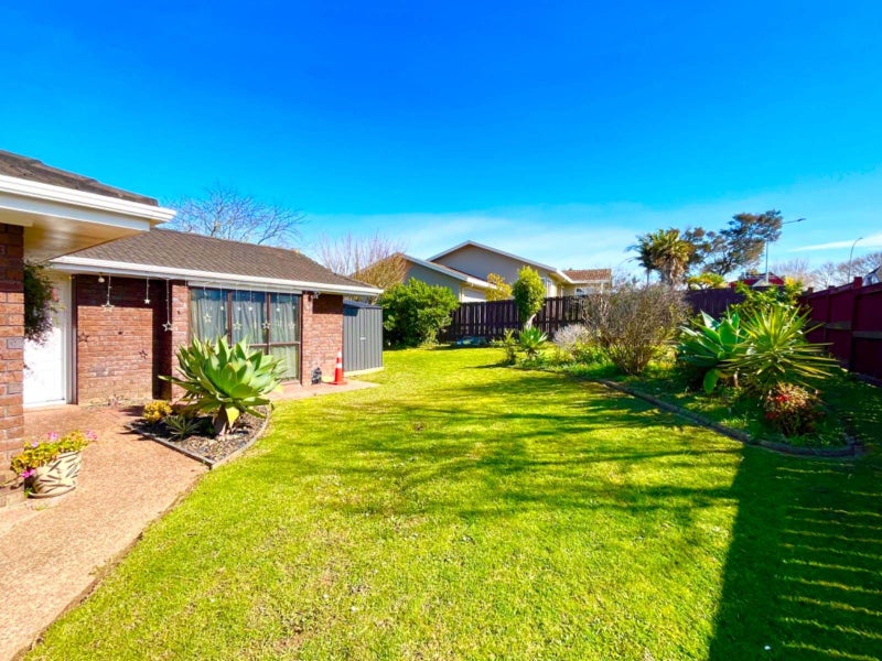 112 Mirrabooka Avenue, Botany Downs, Auckland - Carousel 2