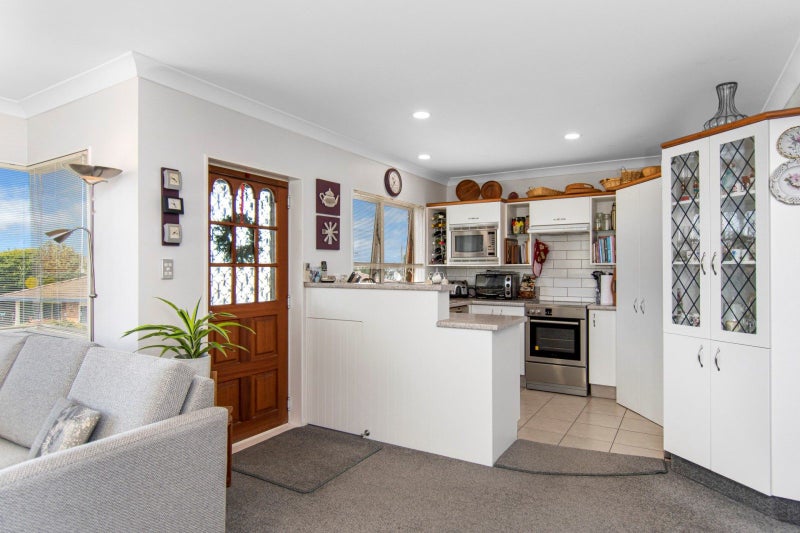 21 Racecourse Way, Gate Pa, Tauranga - Carousel 2