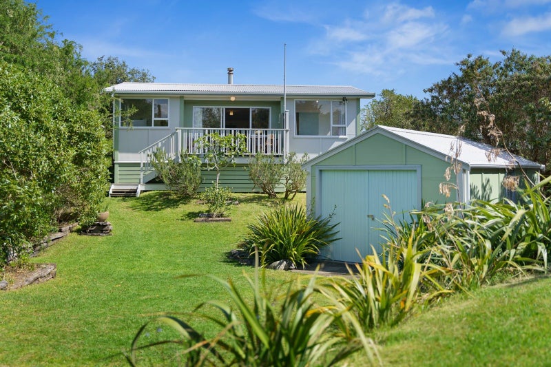 3 Arthur Street, Waikawa Beach, Levin - Carousel 1
