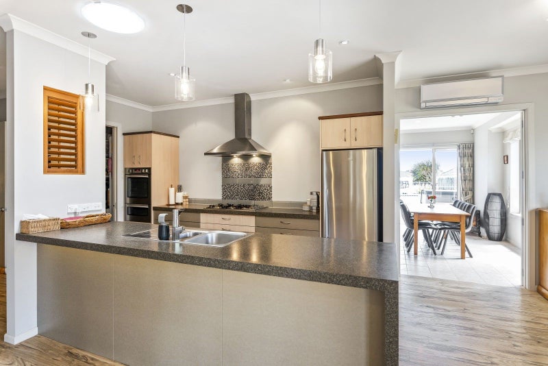12 Regent Drive, Paraparaumu Beach, Paraparaumu - Carousel 2