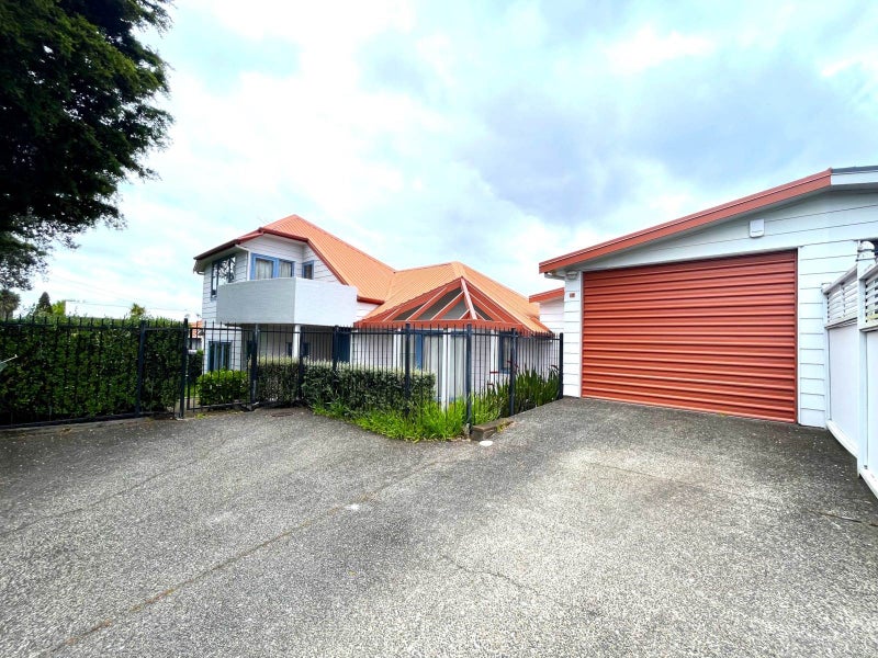 18 Houpara Street, One Tree Hill, Auckland - Carousel 1