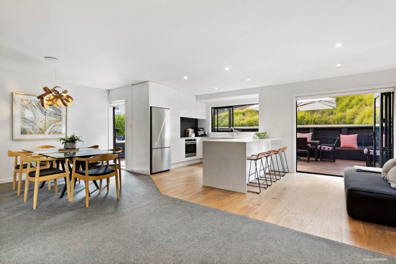 16 Kissling Place, Saint Johns, Auckland - Carousel 1