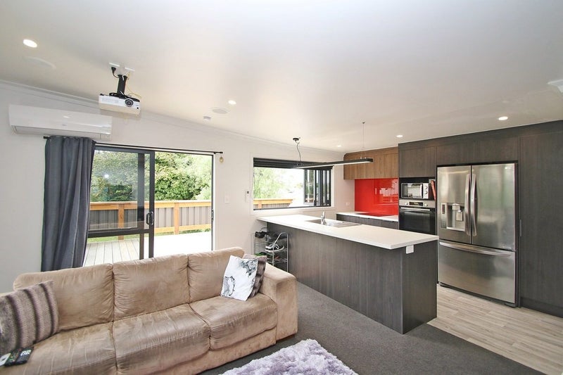 8 Priscilla Crescent, Melville, Hamilton - Carousel 2