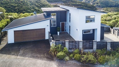 15 Bendigo Grove, Newlands, Wellington - Carousel 1