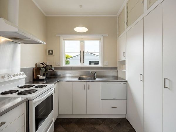 16A Bains Avenue, Hamilton East, Hamilton - Carousel 2