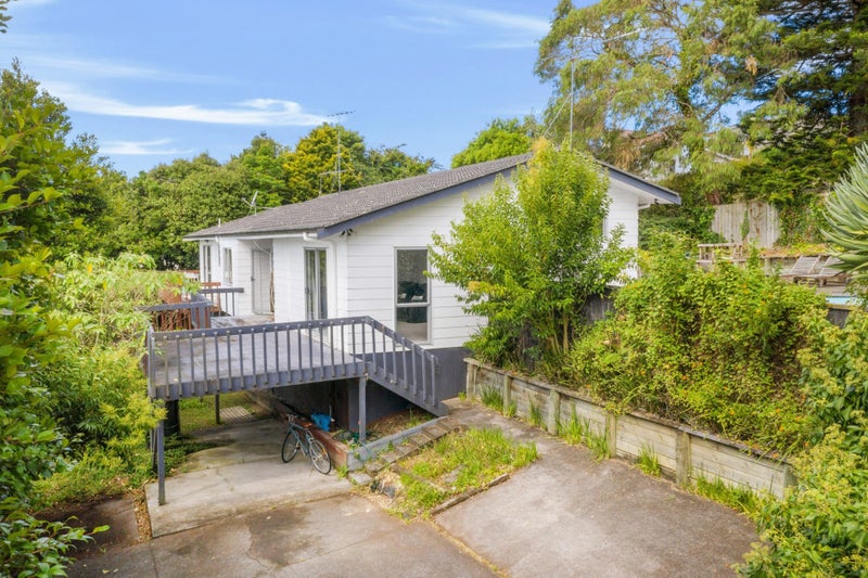 33 Squirrel Lane, Browns Bay, Auckland - Carousel 1