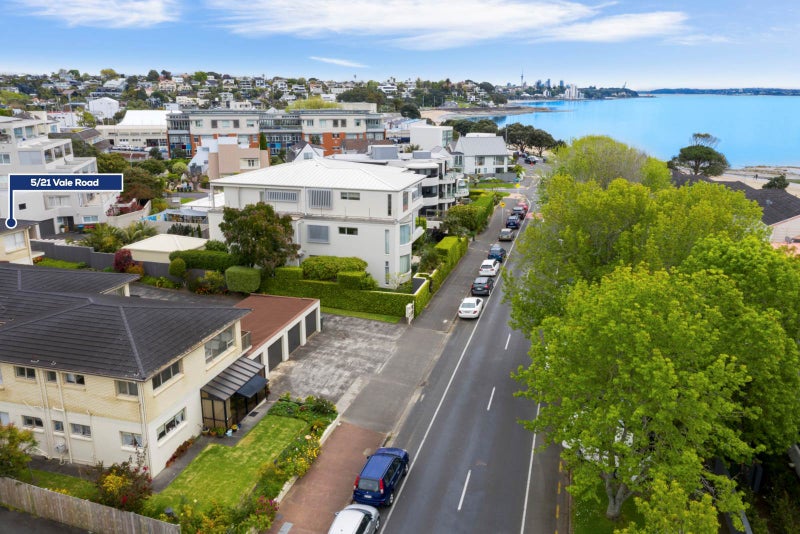 5/21 Vale Road, St Heliers, Auckland - Carousel 1