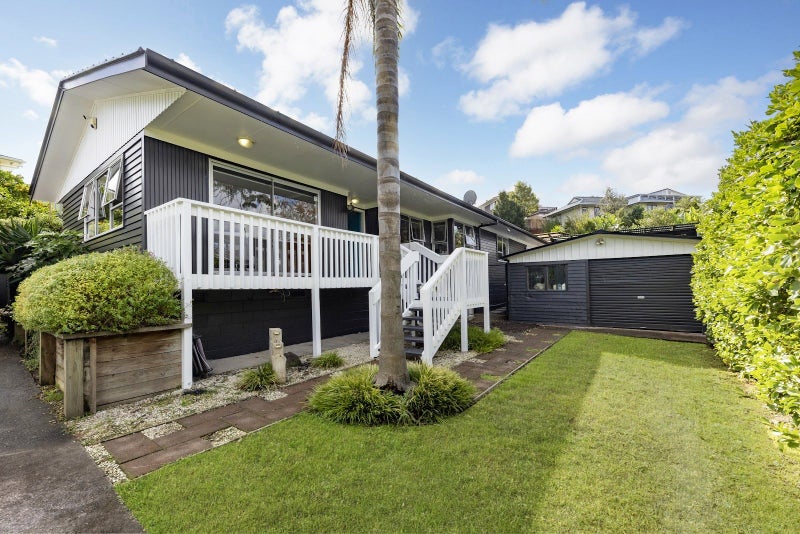 56 Cyclarama Crescent, Massey, Auckland - Carousel 2