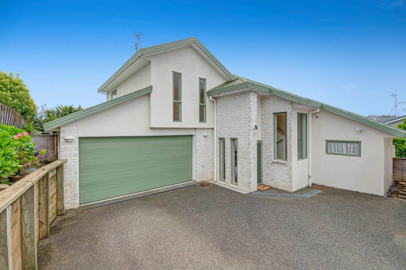 2/11 Bronzewing Terrace, Unsworth Heights, Auckland - Carousel 1