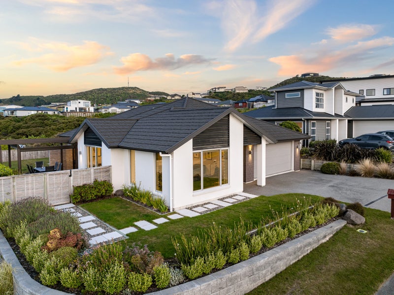15 Ken Douglas Drive, Aotea, Porirua - Carousel 1