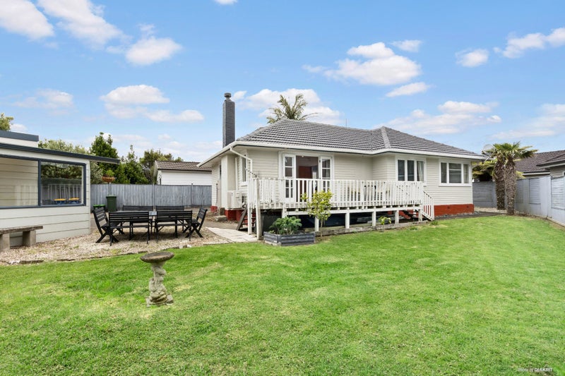 6 Shamrock Lane, Te Atatu Peninsula, Auckland - Carousel 21
