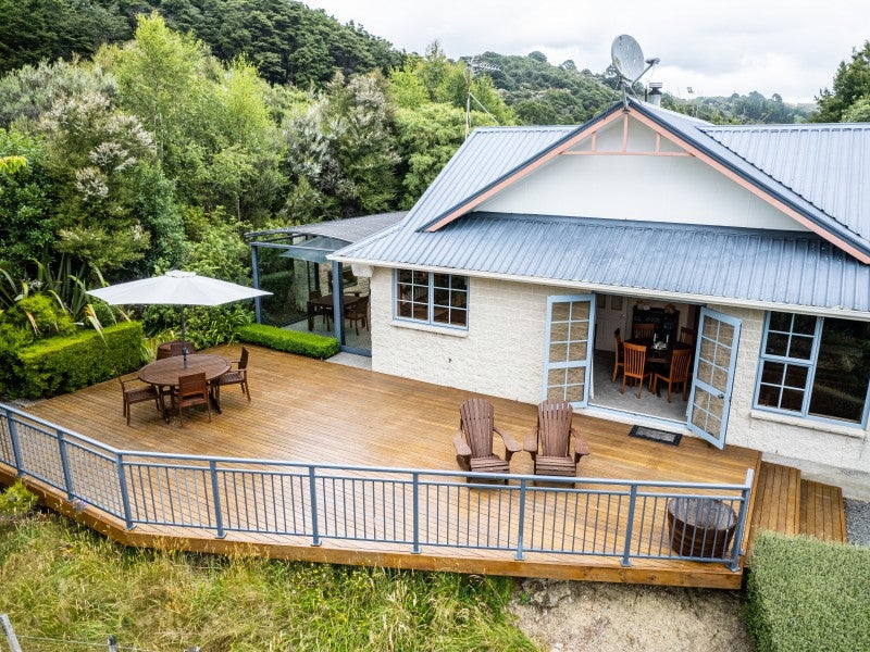 5D Janet Frame Way, Whitemans Valley - Carousel 2