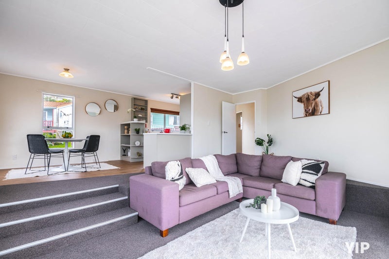 21 Sunhaven Drive, Newlands, Wellington - Carousel 1