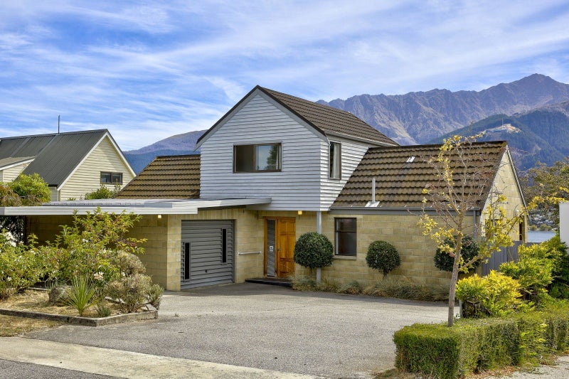 16 Oregon Drive, Kelvin Heights, Queenstown - Carousel 1