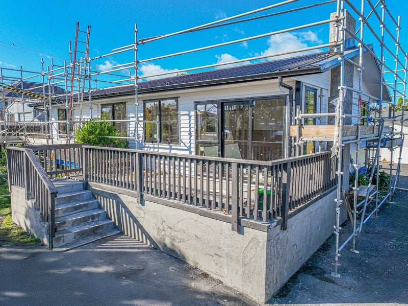 43 Sandbrook Avenue, Otara, Auckland - Carousel 1