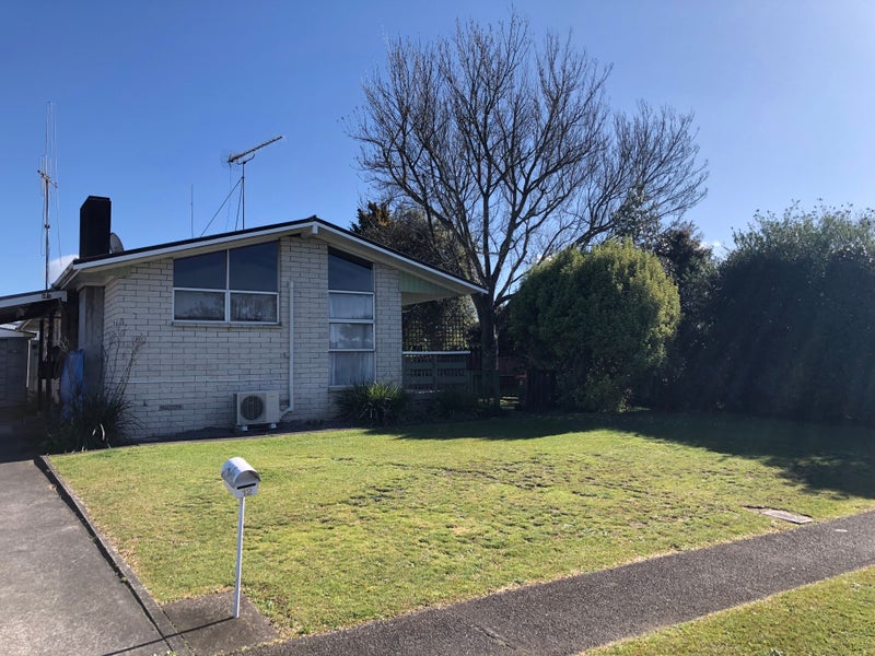 12 Oakfield Crescent, Pukete, Hamilton - Carousel 2