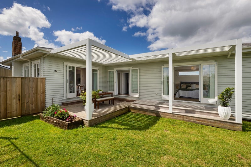 25 Tui Street, Point Chevalier, Auckland - Carousel 2