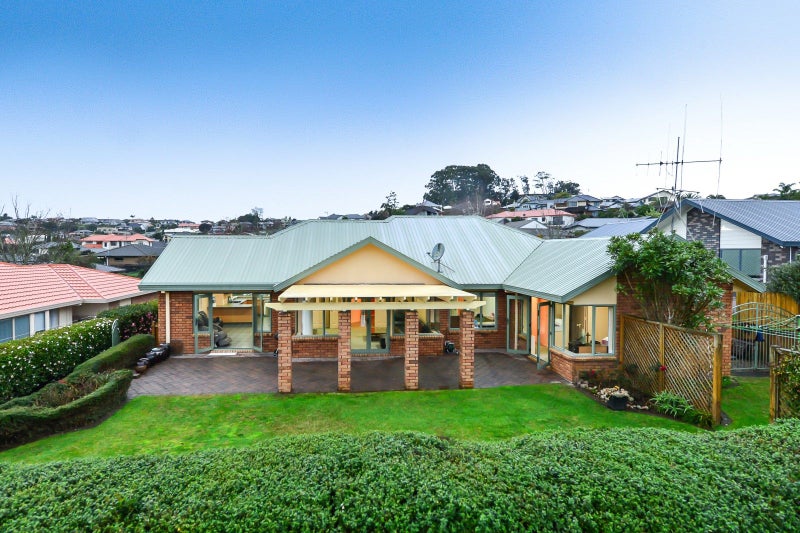 296 Grandview Road, Western Heights, Hamilton - Carousel 1