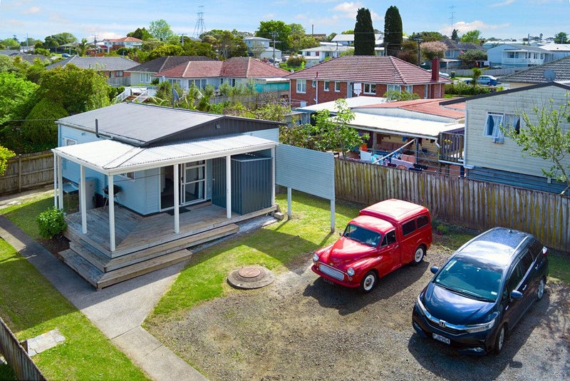 1/8 Devon Street, Te Atatu South, Auckland - Carousel 2