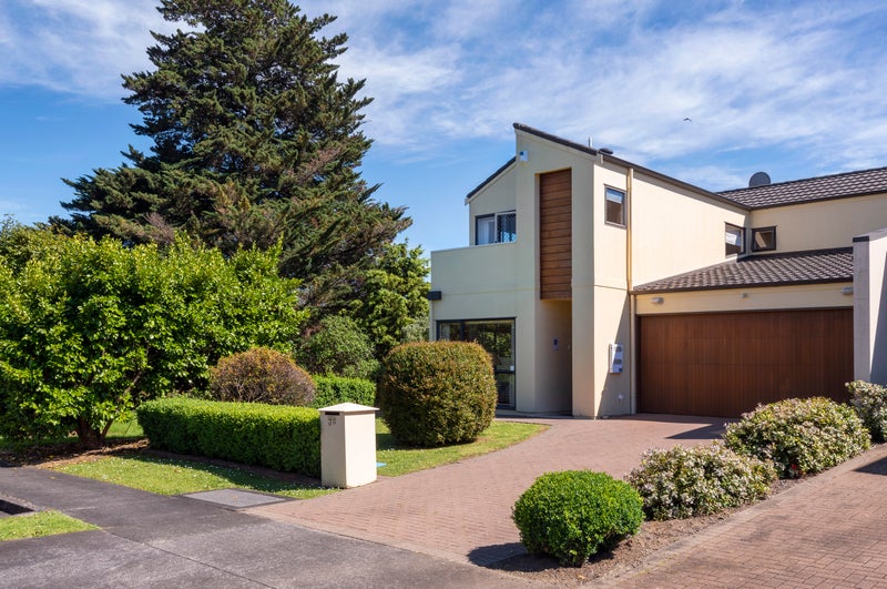 39 Tiger Drive, Golflands, Auckland - Carousel 1