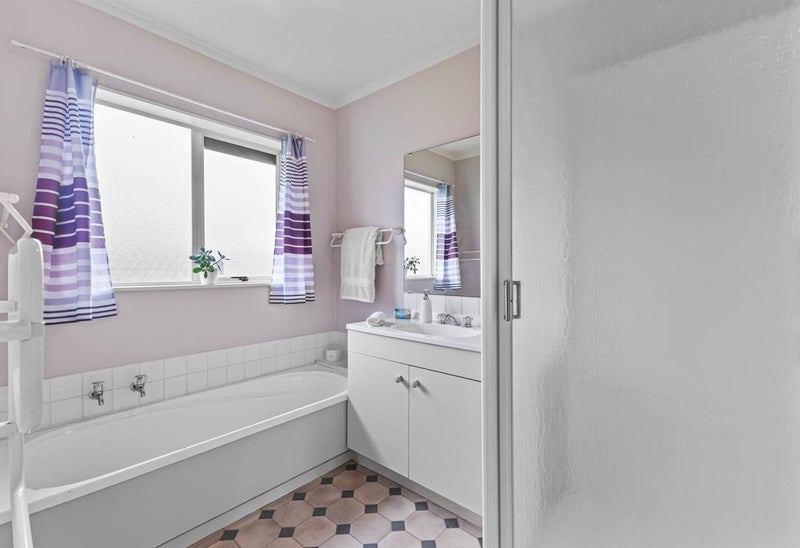 27 Rosemead Place, Randwick Park, Auckland - Carousel 13