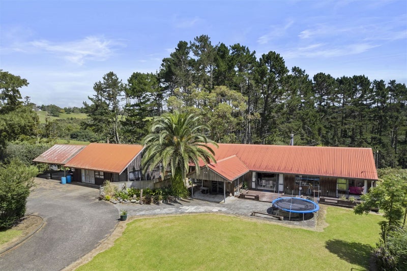 10 Whites Road, Howick - Carousel 1