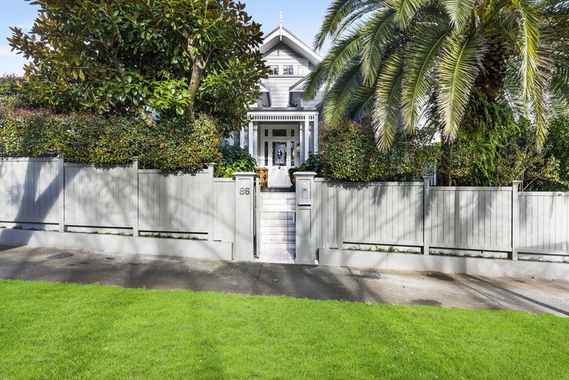 86 Sarsfield Street, Herne Bay, Auckland - Carousel 2