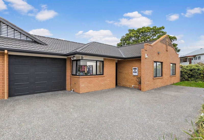 50D Godley Road, Green Bay, Auckland - Carousel 1