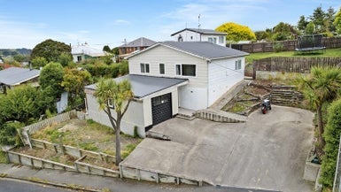 8 Christie Street, Abbotsford, Dunedin - Carousel 1
